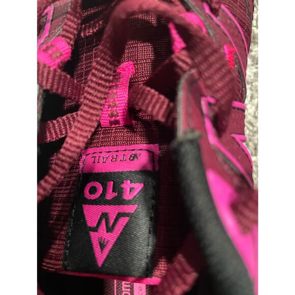 New Balance Women's Size 9.5 Lightweight Trail Running Shoes Dark Red Pink - Picture 10 of 10